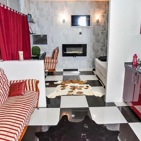 Apartment Ajax *