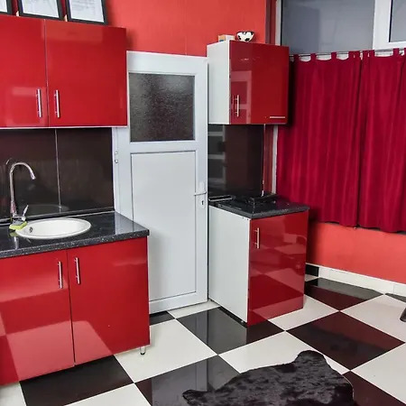 Ajax Apartment *